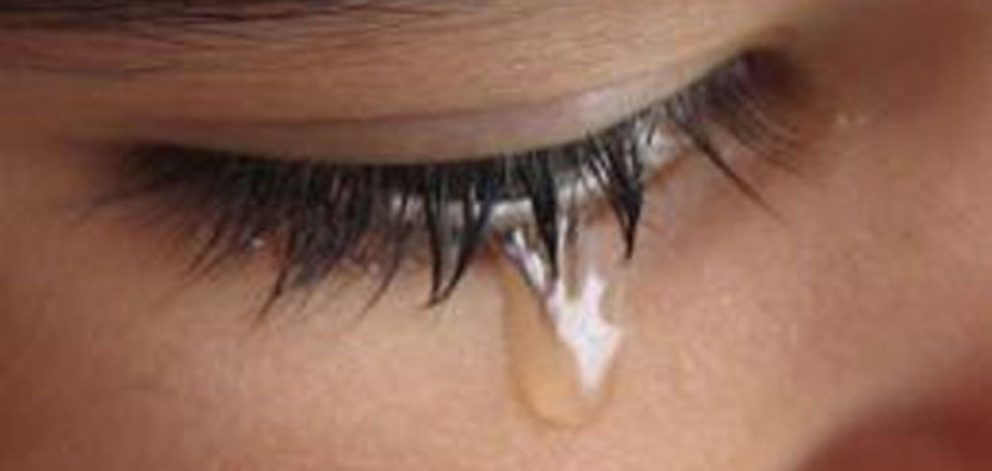 12-летняя девочка забеременела от изнасиловавшего ее брата