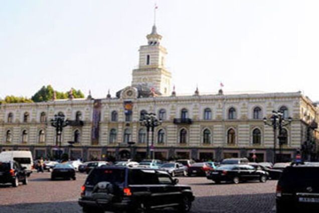 В Тбилиси решили распродать автопарк мэрии