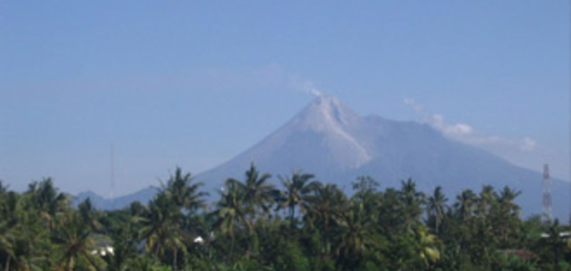Жителям острова Ява снова не дает покоя вулкан