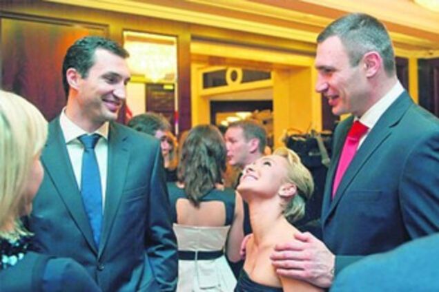 Виталий Кличко нежно обнимал невесту брата