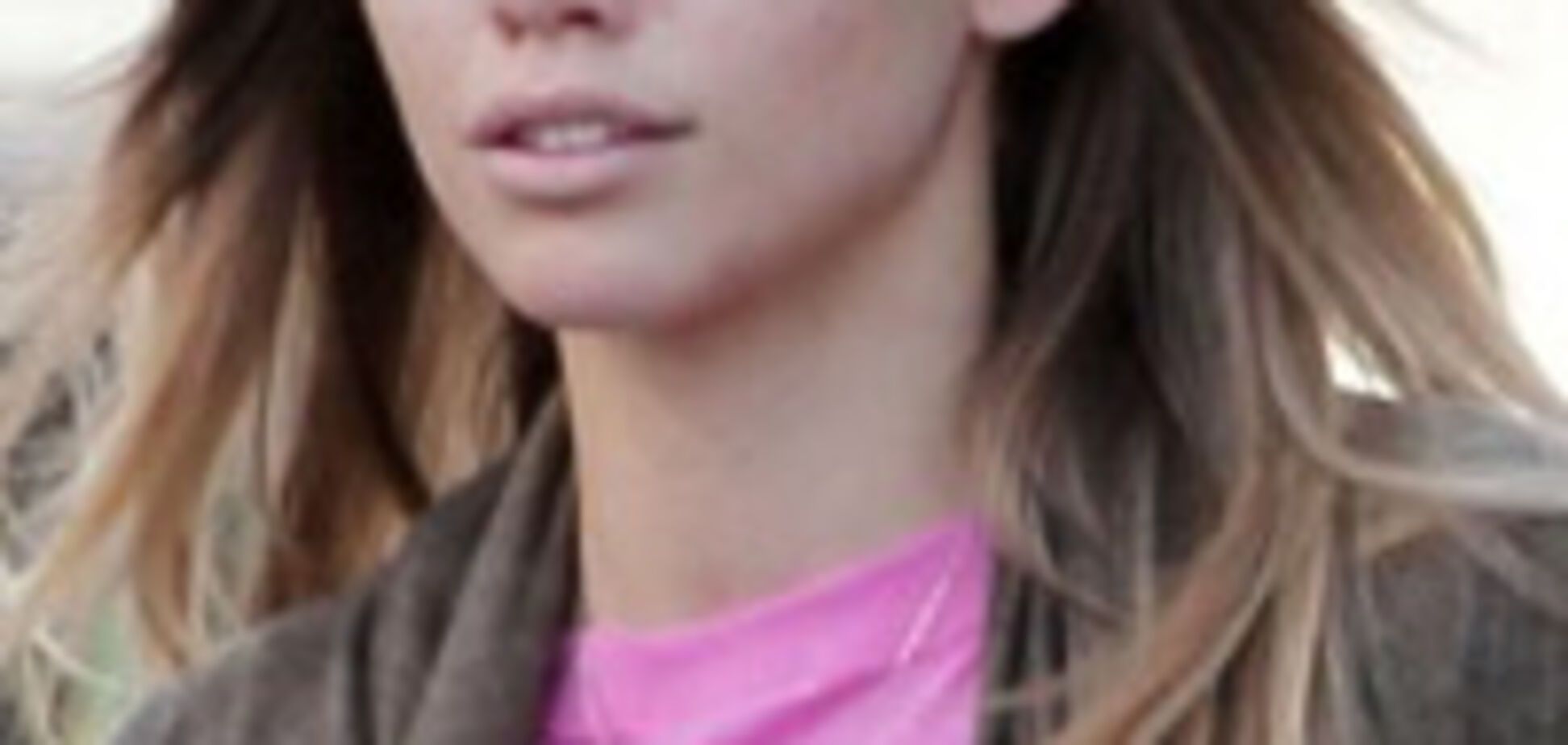 АннаЛинн МакКорд и ее грязный вид сзади