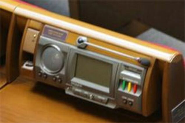 Чиновники не будуть показувати сімейні доходи і витрати