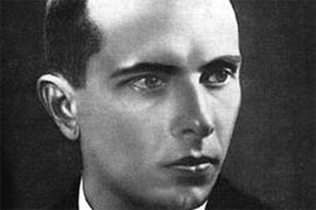 Бандера пока еще останется Героем Украины