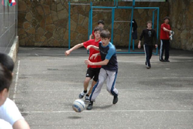 Учитель на коленях просил прощения у дочки олигарха