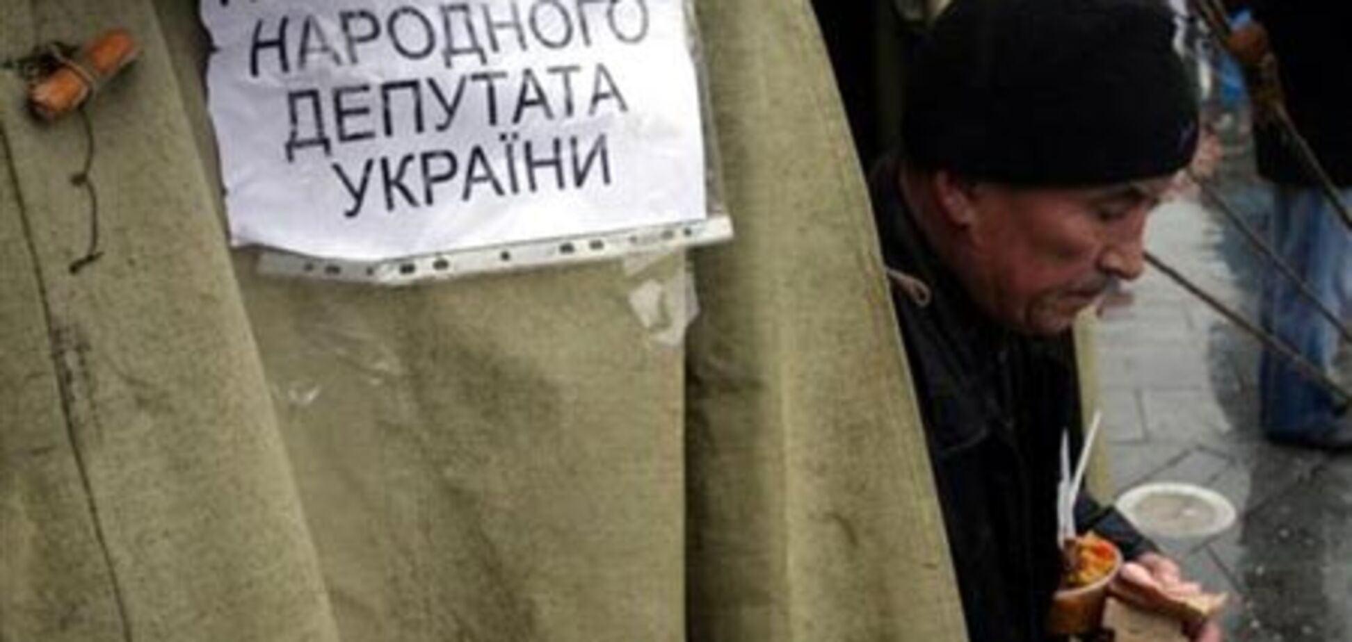 В палаточном городке на Майдане находятся около 100 человек