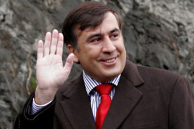 Саакашвили ударился головой о самолет. ВИДЕО