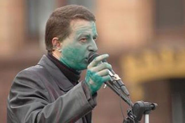 На 'Майдане' предпринимателя лишили зрения и облили зеленкой