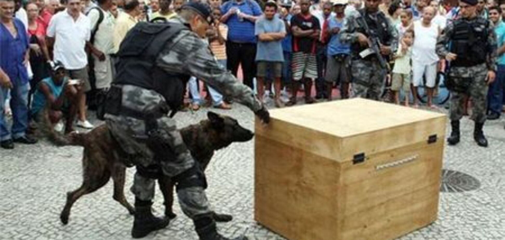 Полиция отбила у наркомафии район в Рио