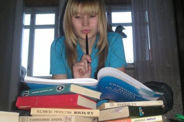 У Табачника не хватает денег даже на конверты