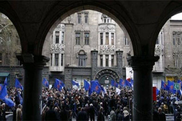 В Тбилиси оппозиция требует сменить власть