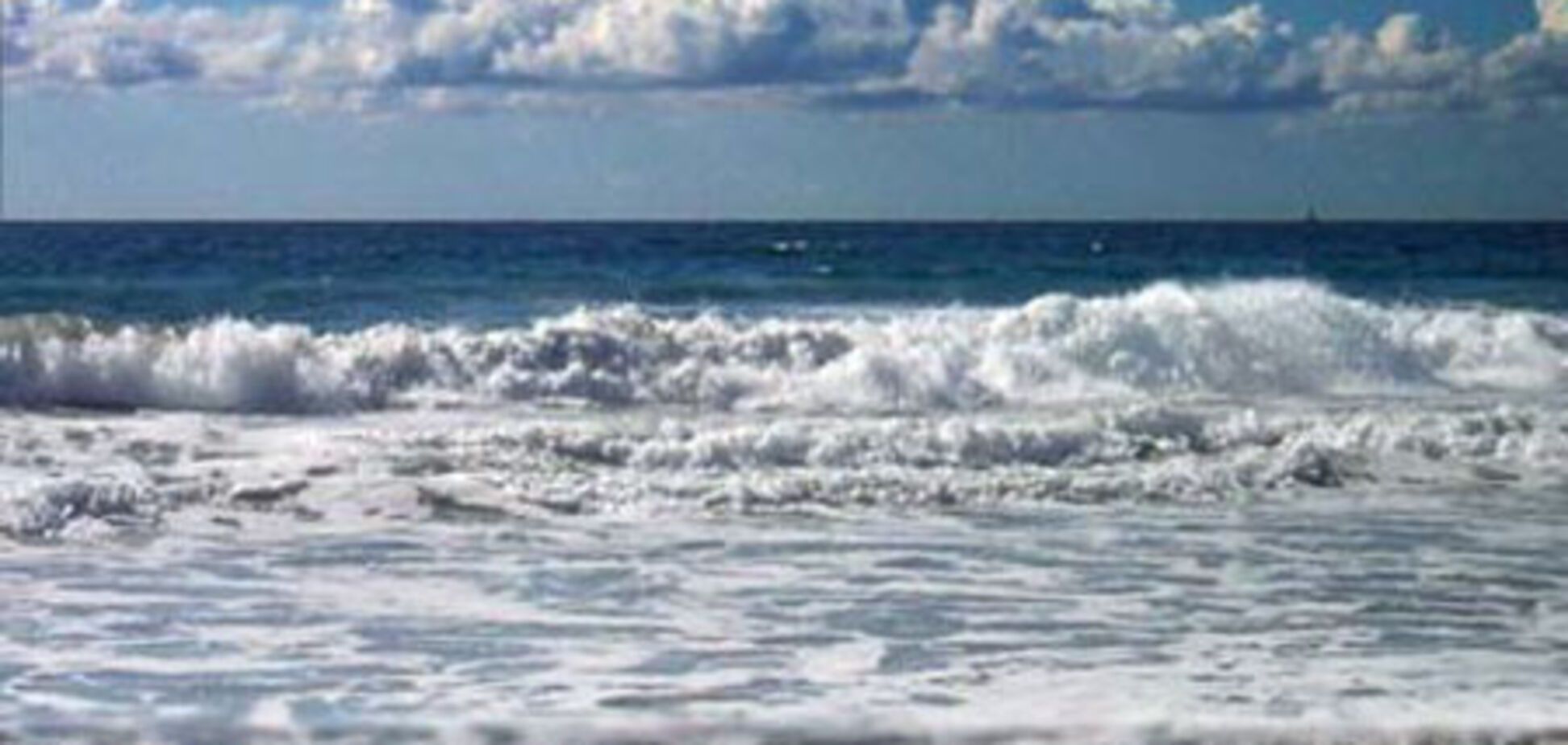 В Тихом океане 'выловили' трех подростков