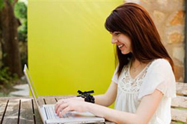 Социальные сети делают женщин глупее