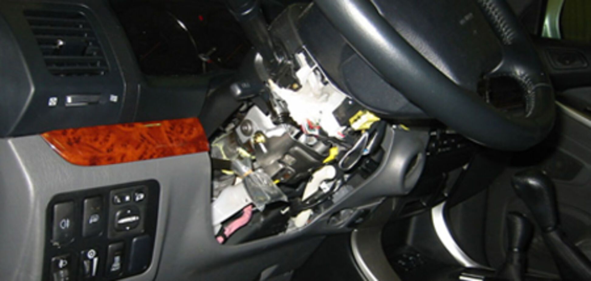 Голос з космосу наказав вкрасти машину і піти на таран