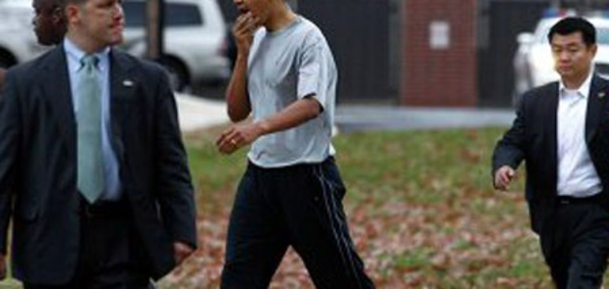 Обаме разбили губу и не извинились