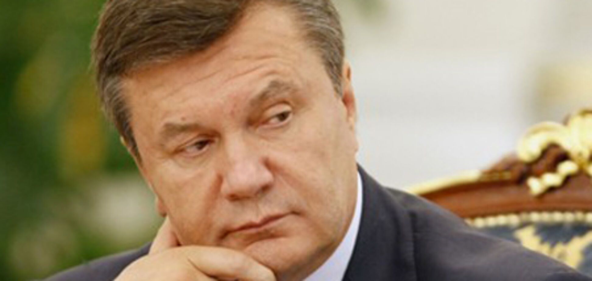 Янукович и Азаров почтили память жертв Голодомора