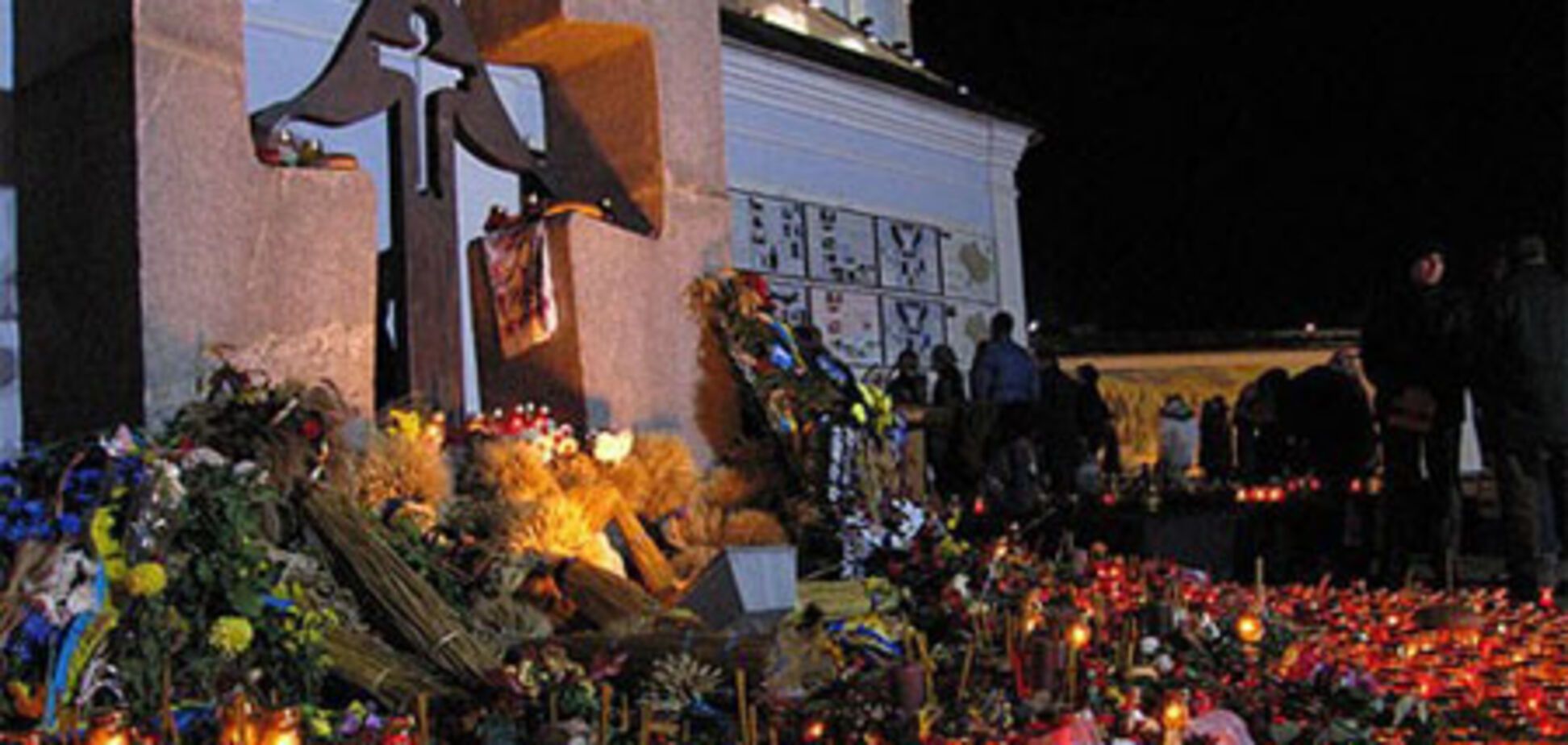 В Киеве проходит акция 'Зажги свечу памяти'