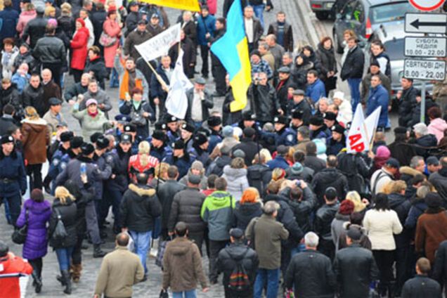 На Майдане подрались митингующие