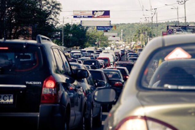 Протестующий бизнес поддержали автомобилисты