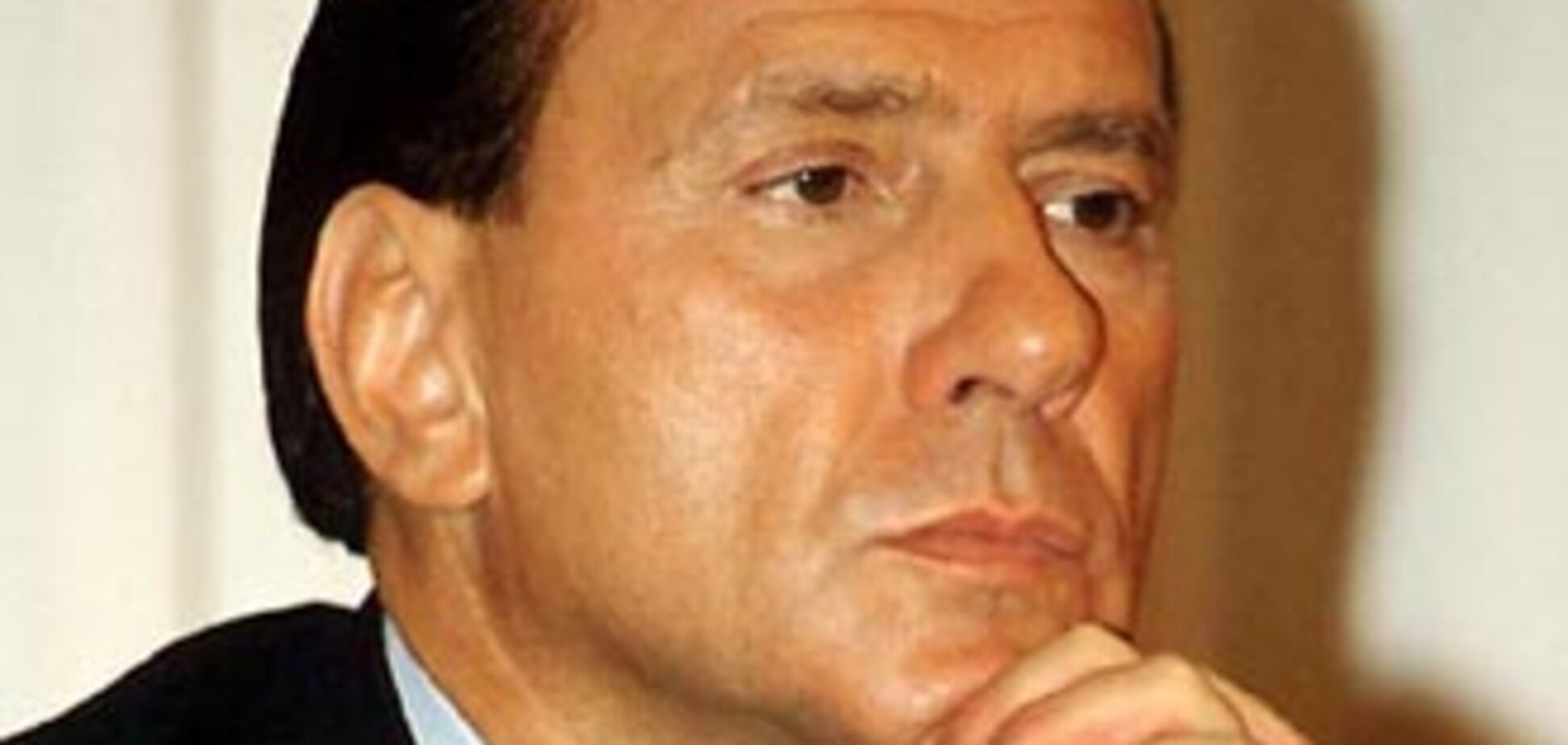 В итальянском аэропорту взорвалась посылка для Берлускони