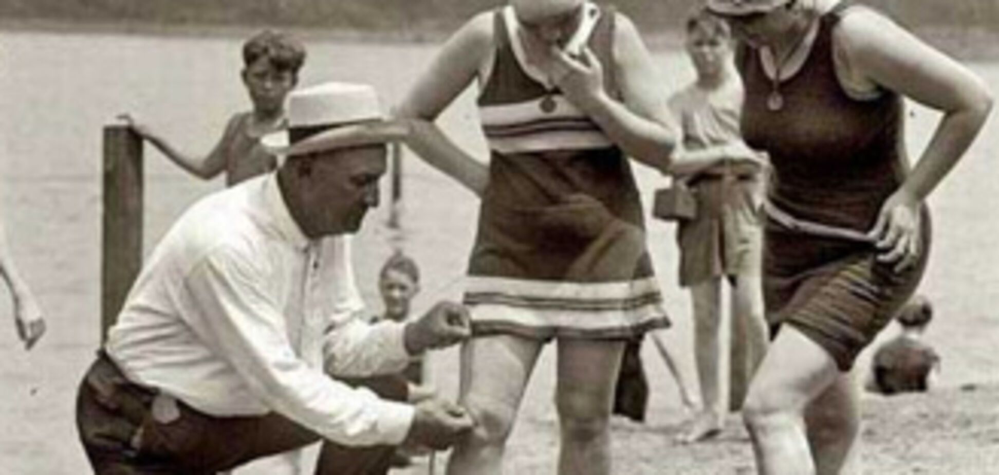 Як відпочивали на пляжі сто років тому