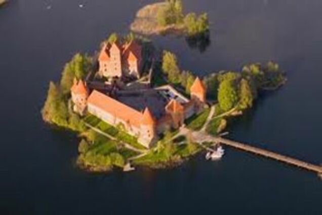 Житель Литвы поднял флаг с траурной лентой и взорвал себя