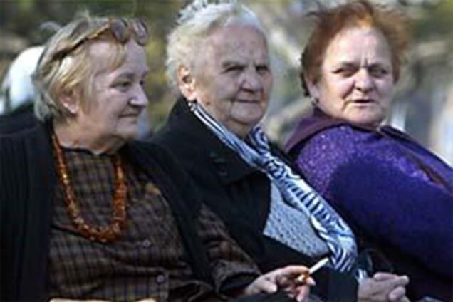 Кабмин отказался повышать пенсионный возраст