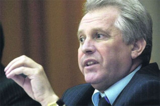 Янукович: Медведько просил его уволить