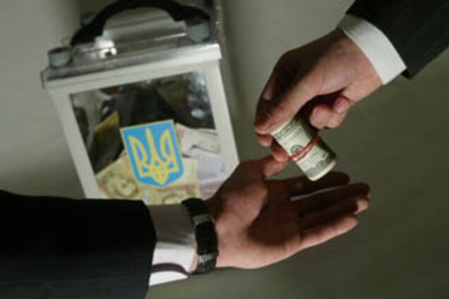 Проигравший кандидат требует у людей вернуть деньги