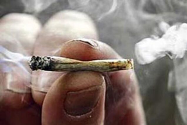 Наркоманов обеспечили дозой - дешево и легально