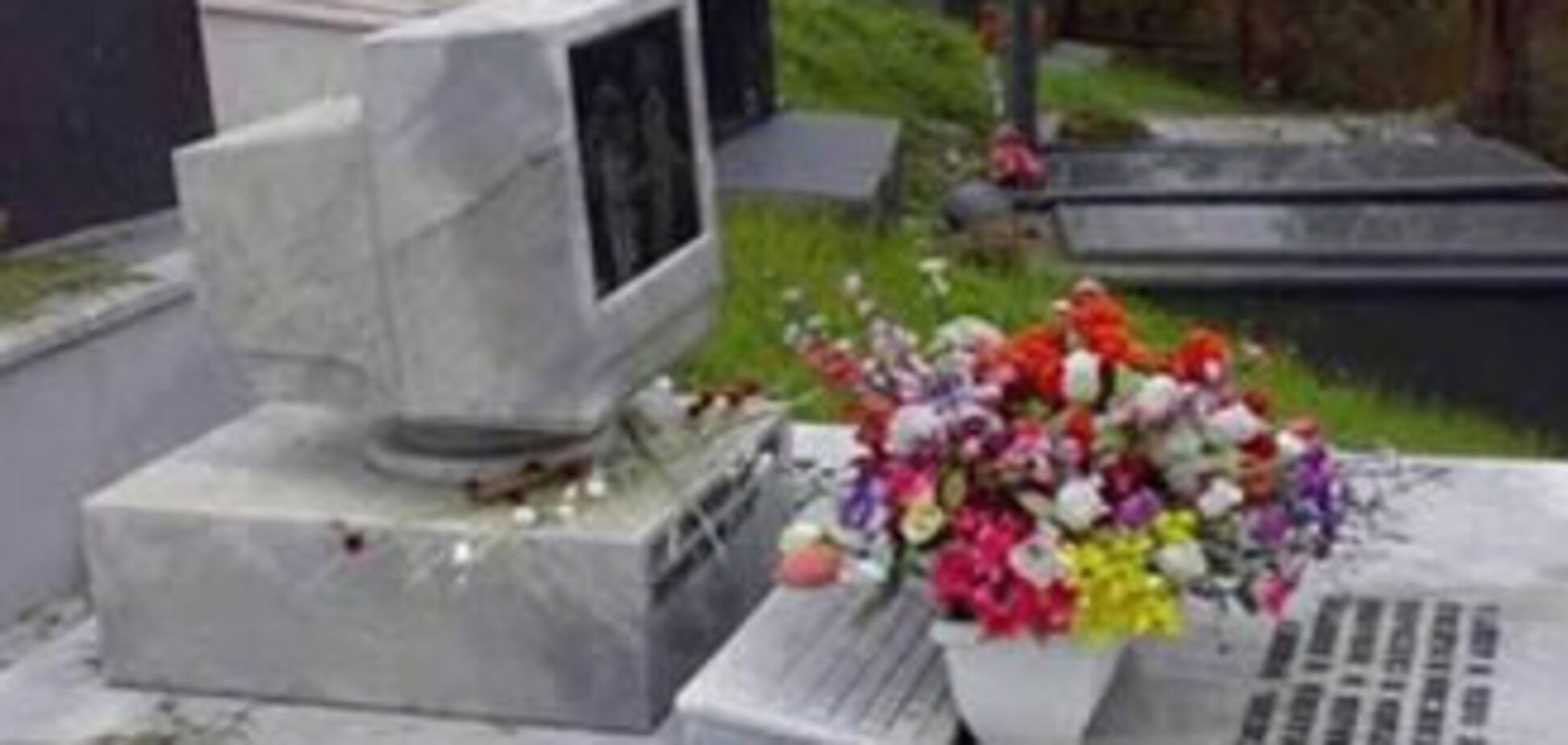 Фото самых необычных надгробий