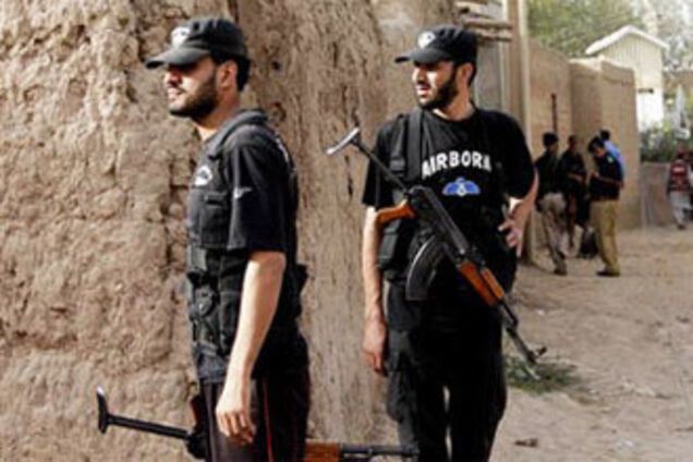 В Пакистане взорвали мечеть: Десятки жертв 