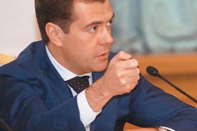 Медведев отменил слишком суровый закон о митингах