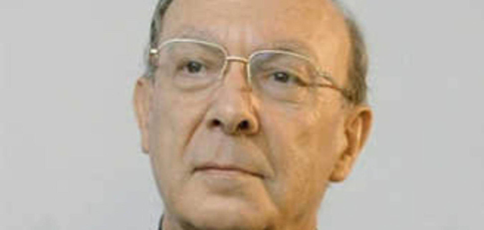 В бельгийского архиепископа запустили тортом