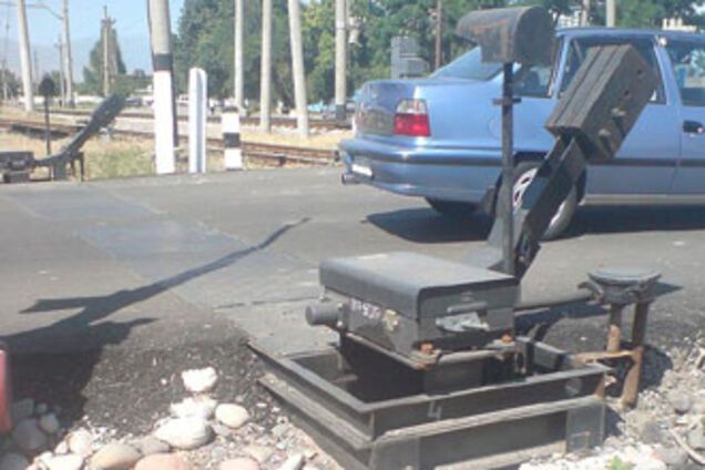 Работники ГАИ предотвратили столкновение поезда и машины