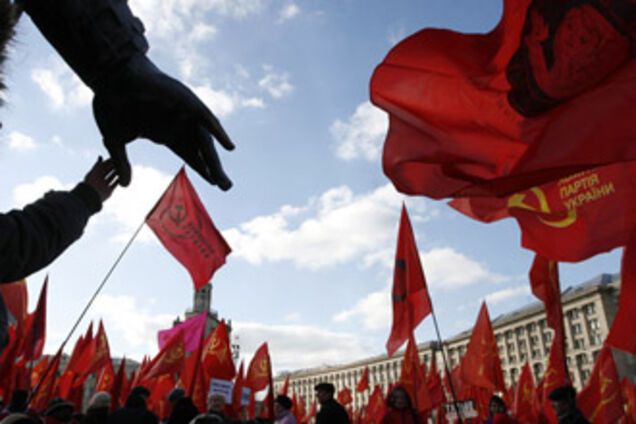 На митинге в Киеве подрались коммунисты и 'оранжевые'