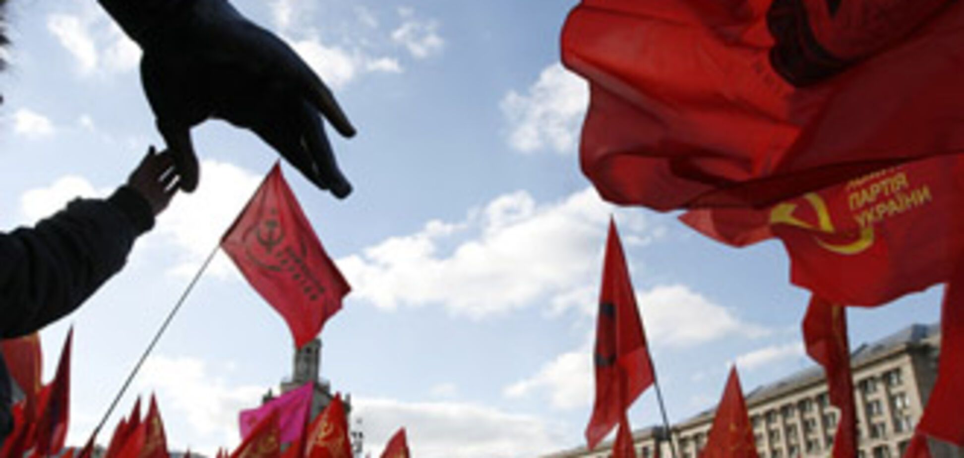 На митинге в Киеве подрались коммунисты и 'оранжевые'