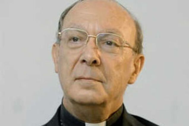 Во время богослужения в архиепискома кинули тортом