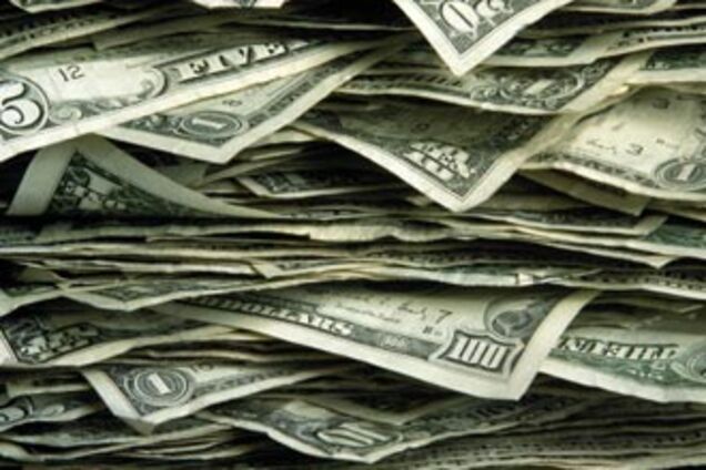 Валютная паника: украинцы снова скупают доллары