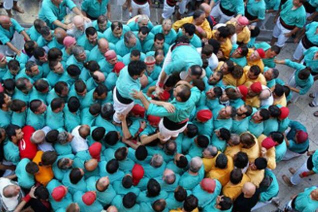 Как строятся живые башни