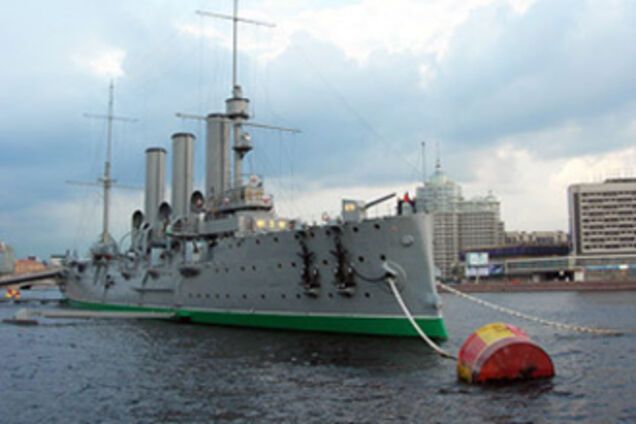 Некоторым Дед Мороз понесет подарки на крейсер 'Аврора'