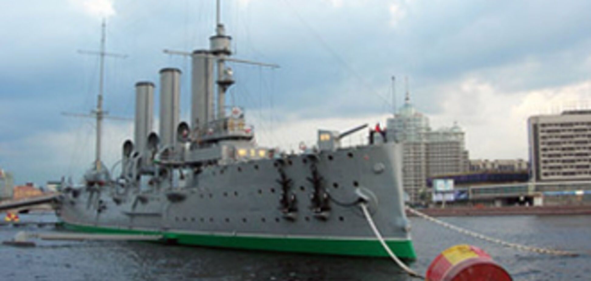 Некоторым Дед Мороз понесет подарки на крейсер 'Аврора'