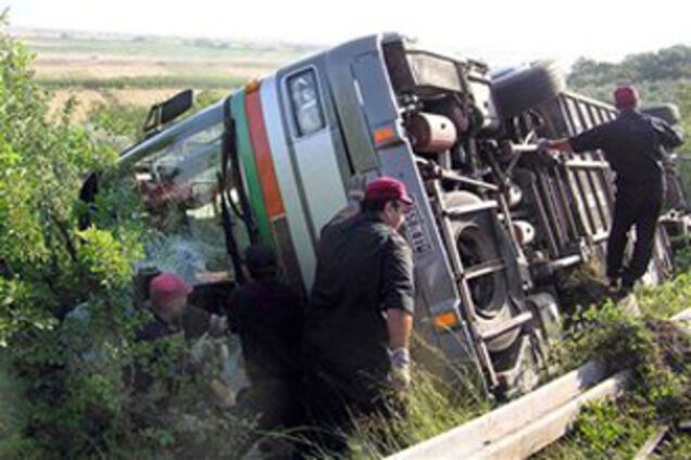 В Албании автобус с людьми упал в пропасть