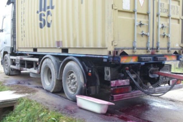 Сегодня праздник на селе. Завезли бесплатное вино