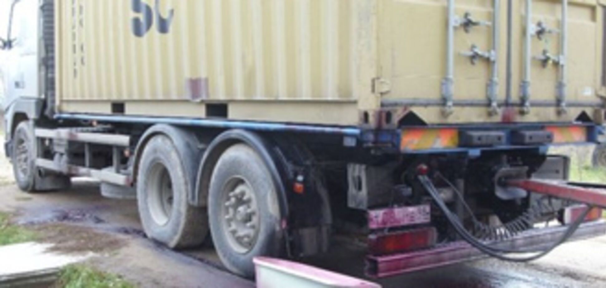 Сегодня праздник на селе. Завезли бесплатное вино