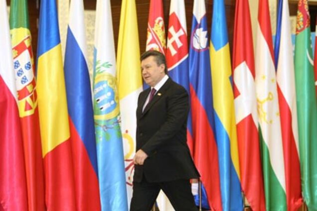 Янукович: альтернативы демократии для Украины нет