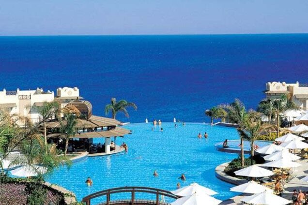 Пляжи Шарм-эль-Шейха атаковали акулы