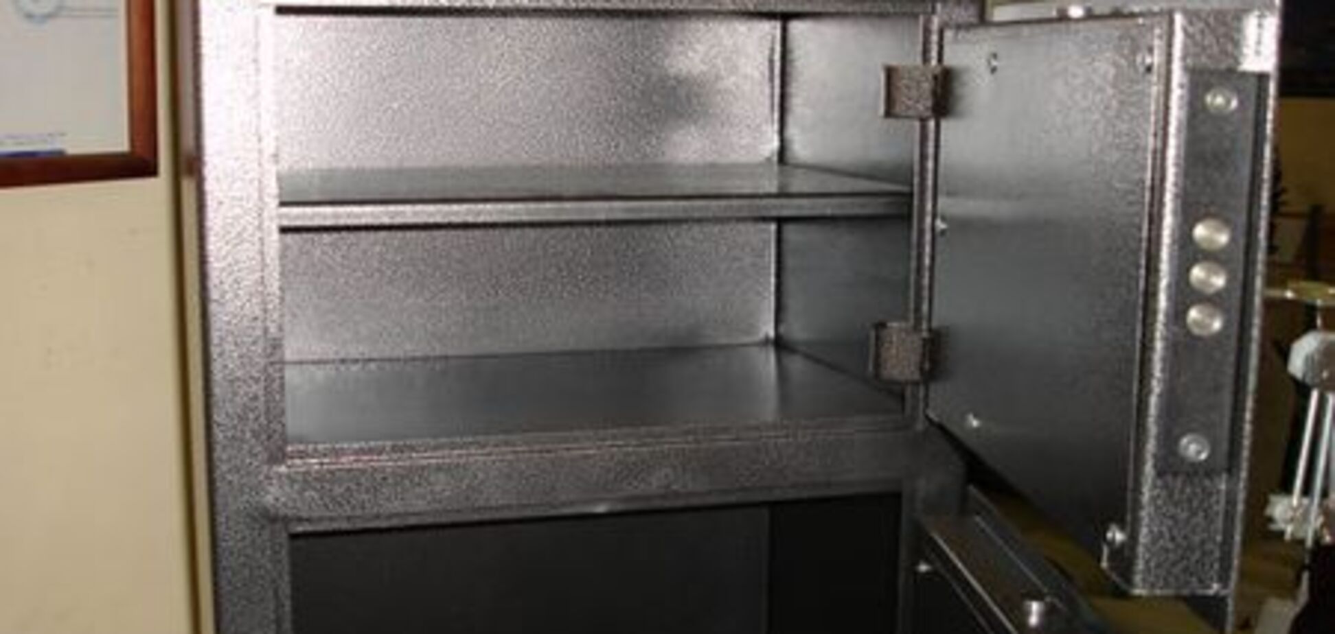 В Днепропетровске взорвался сейф в девятиэтажке