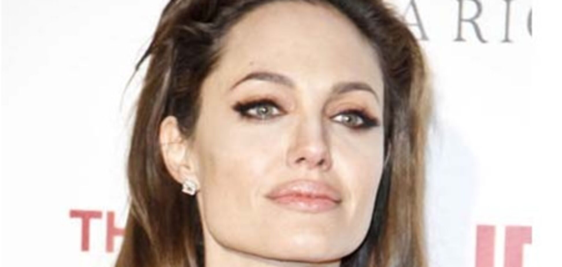 Анджелина Джоли потрясла зрителей своим нарядом