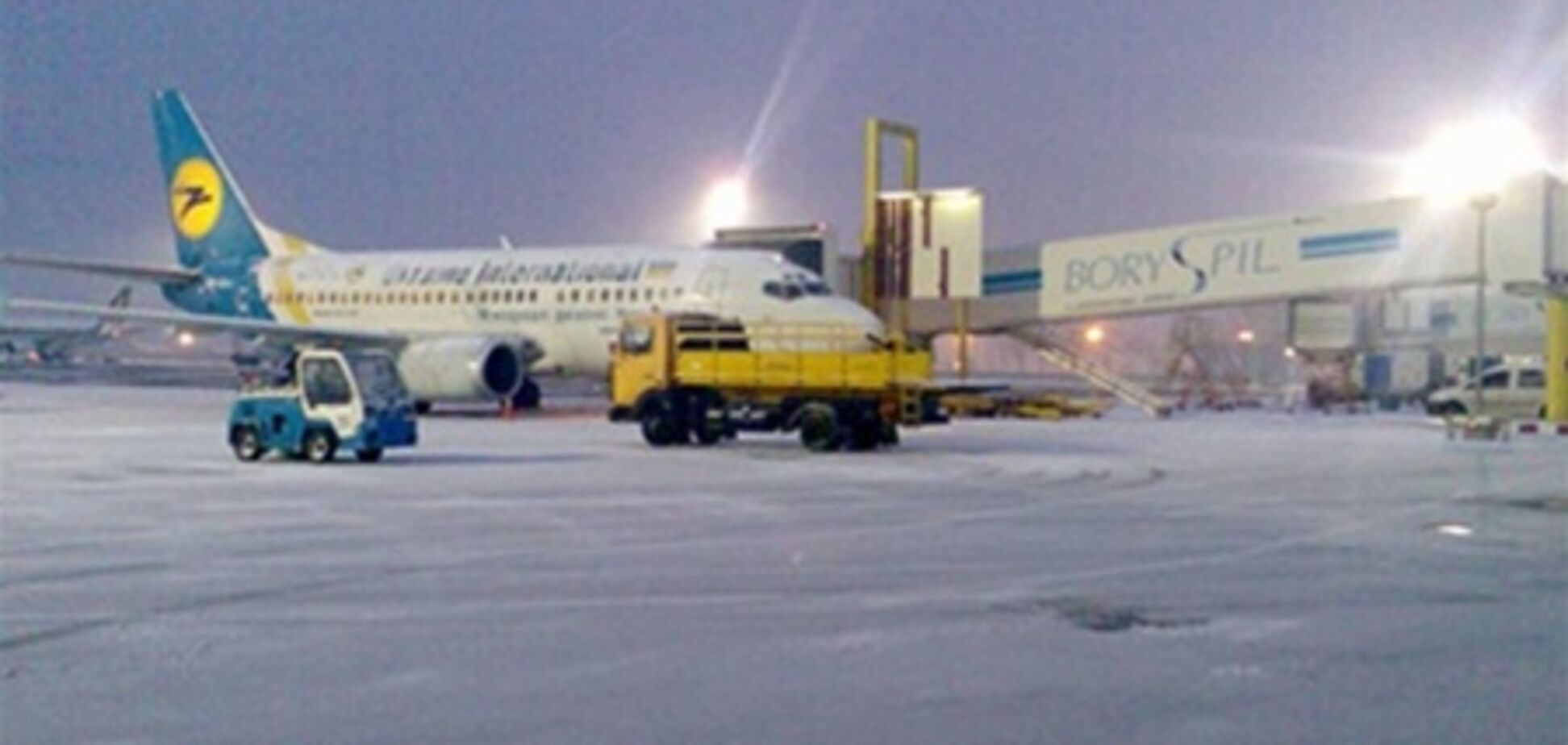 Снегопады 'парализовали' аэропорт 'Борисполь'