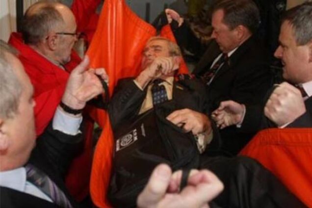 ПР: В новой Украине Януковича драк не будет